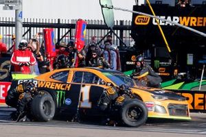 Kurt Busch, Chip Ganassi Racing, Chevrolet Camaro GEARWRENCH pit stop