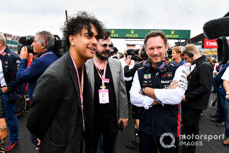 Christian Horner, Team Principal, Red Bull Racing, con alcuni ospiti VIP