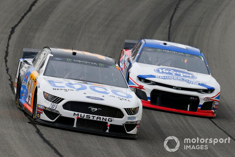 Clint Bowyer, Stewart-Haas Racing, Ford Mustang Toco Warranty and Ryan Preece, JTG Daugherty Racing, Chevrolet Camaro Kroger