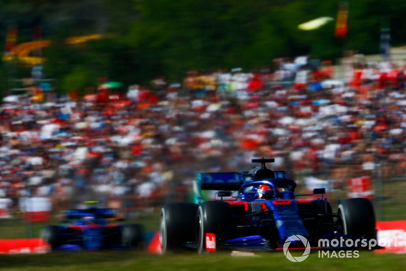 Daniil Kvyat, Toro Rosso STR14, Alexander Albon, Toro Rosso STR14