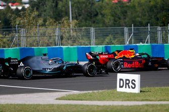 Max Verstappen, Red Bull Racing RB15 Lewis Hamilton, Mercedes AMG F1 W10
