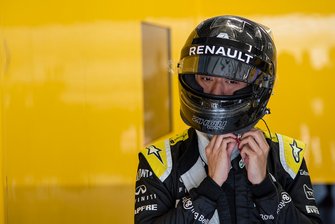 Guanyu Zhou, Renault Sport Academy, Renault 2017 F1 aracını Avusturya'da test ediyor