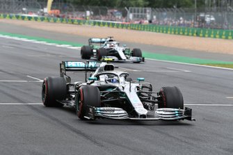 Valtteri Bottas, Mercedes AMG W10, ve Lewis Hamilton, Mercedes AMG F1 W10, start antrenmanı