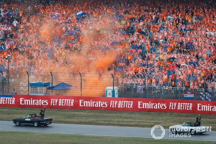 Max Verstappen, Red Bull Racing RB15, Pierre Gasly, Red Bull Racing RB15, en el desfile de pilotos