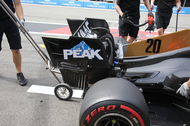 Haas VF-19: Heckflügel