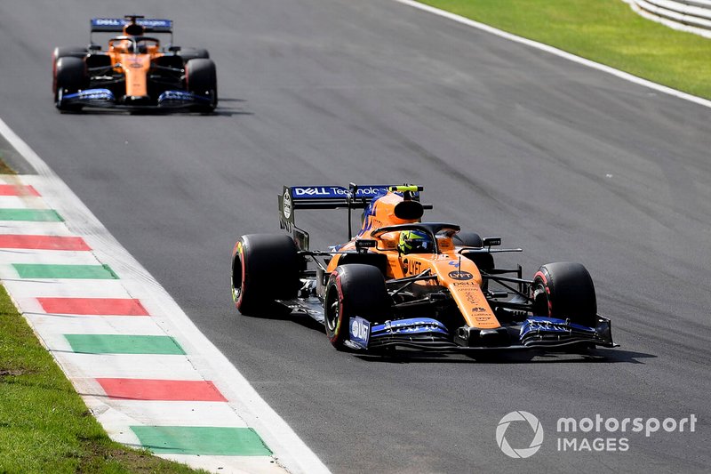 Lando Norris, McLaren MCL34, Carlos Sainz Jr., McLaren MCL34