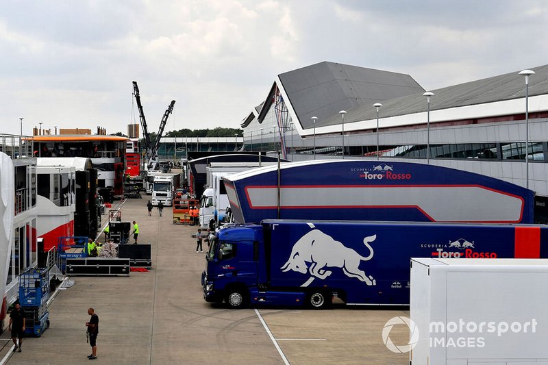 Suasana paddock