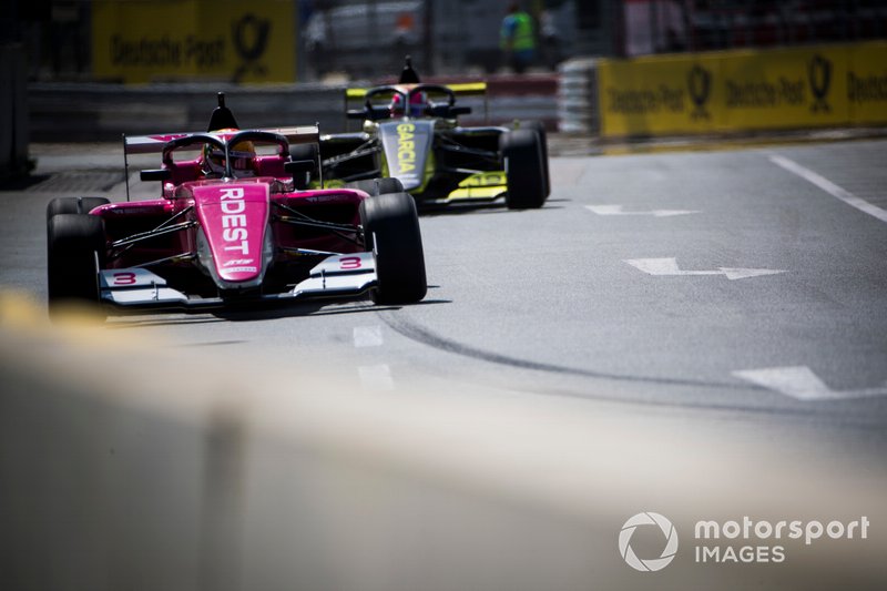 Gosia Rdest, leads Marta Garcia