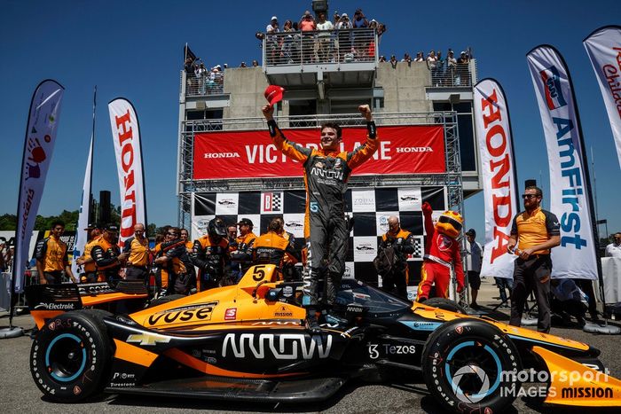 Ganador Patricio O'Ward, Arrow McLaren SP Chevrolet celebra en Victory Lane