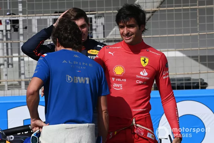 Fernando Alonso, Alpine F1 Team Carlos Sainz Jr., Ferrari 