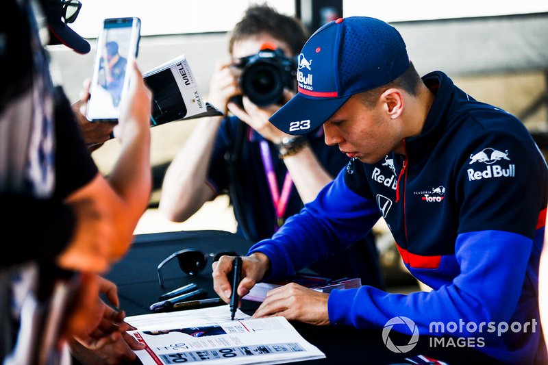 Alexander Albon, Toro Rosso signs autographs for fans