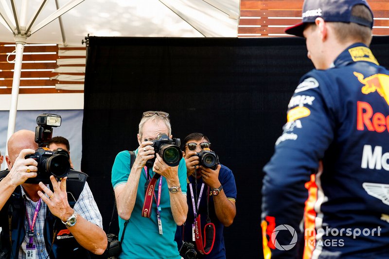 Fotógrafos toman fotos de Max Verstappen, Red Bull Racing