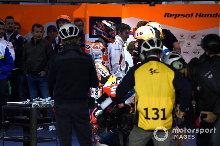 Jorge Lorenzo, Repsol Honda Team, después de su caída