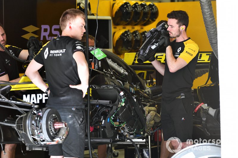 Renault R.S.19 engine bay