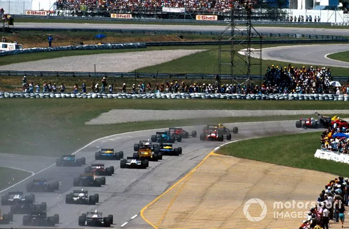 Start action, Ayrton Senna, McLaren MP4/5, runs in Riccardo Patrese,  Williams FW12C