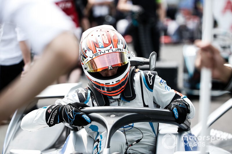 Edoardo Mortara, si cala nell'abitacolo della sua Venturi Formula E Venturi VFE05