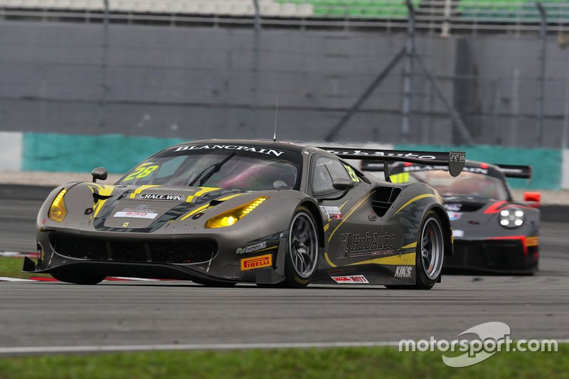 #28 HubAuto Corsa Ferrari 488 GT3: Andrew Haryanto