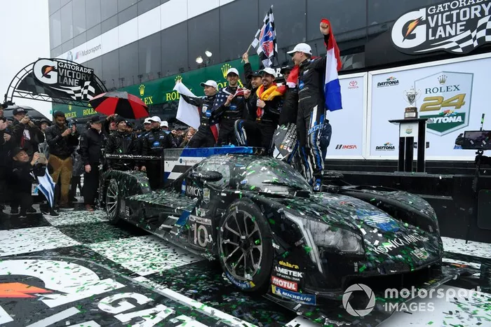 #10 Konica Minolta Cadillac DPi-V.R. Cadillac DPi, DPi: Renger Van Der Zande, Jordan Taylor, Fernando Alonso, Kamui Kobayashi