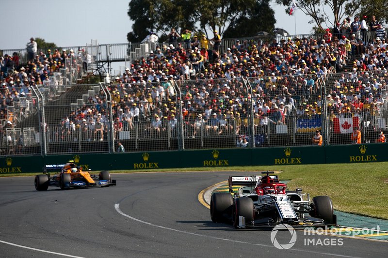 Kimi Raikkonen, Alfa Romeo Racing C38, Lando Norris, McLaren MCL34