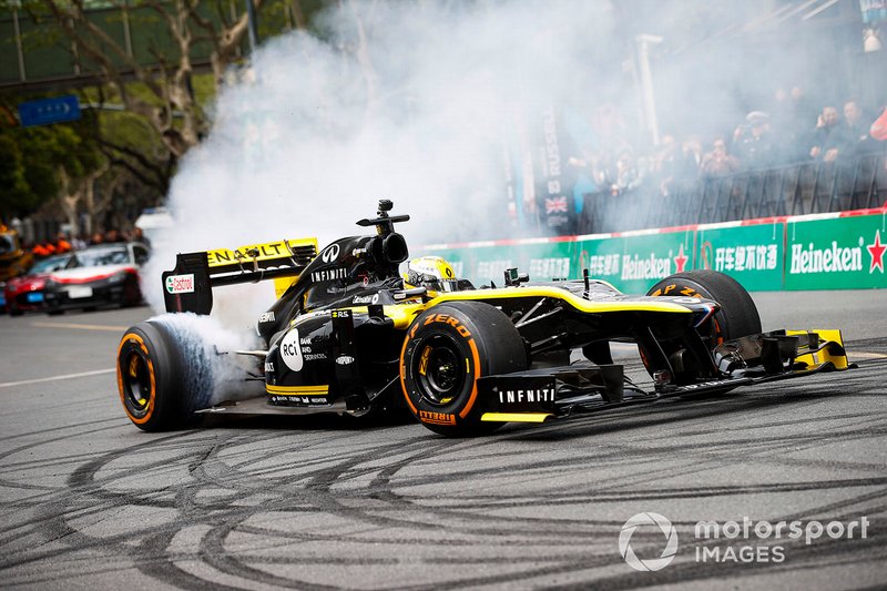 Demonstration with Guanyu Zhou, Renault F1 Team 