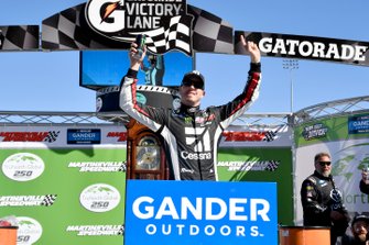 Race Winner Kyle Busch, Kyle Busch Motorsports, Toyota Tundra Cessna
