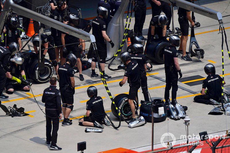 Mercedes pit crew during practice