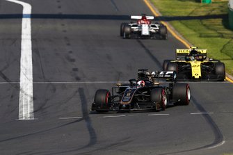 Romain Grosjean, Haas F1 Team VF-19, Nico Hulkenberg, Renault F1 Team R.S. 19, Kimi Raikkonen, Alfa Romeo Racing C38