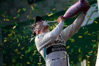 Podyum: Yarış galibi Valtteri Bottas, Mercedes AMG F1