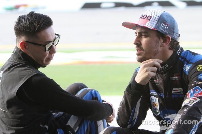 #10 Konica Minolta Cadillac DPi-V.R.: Kamui Kobayashi, Fernando Alonso