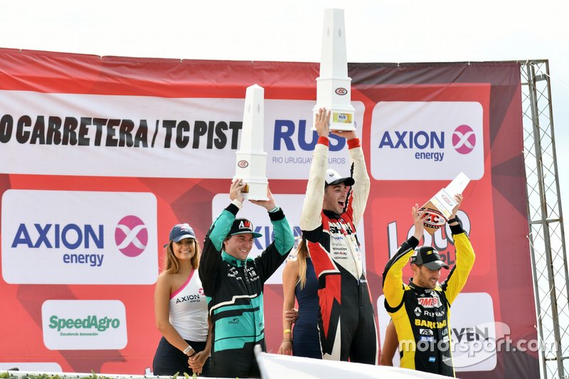 Podio: ganador de la carrera Juan Cruz Benvenuti, Laboritto Jrs., segundo lugar Juan Bautista, Benedictis y tercer lugar Facundo Ardusso, Torino Team