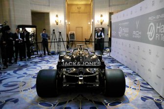Haas F1 Team VF-18 met nieuwe livery voor 2019