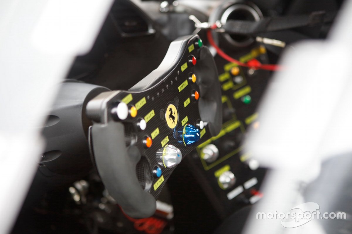 Il volante di una 488 GTE EVO