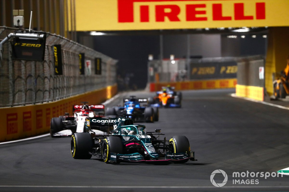 Lance Stroll, Aston Martin AMR21, Kimi Raikkonen, Alfa Romeo Racing C41