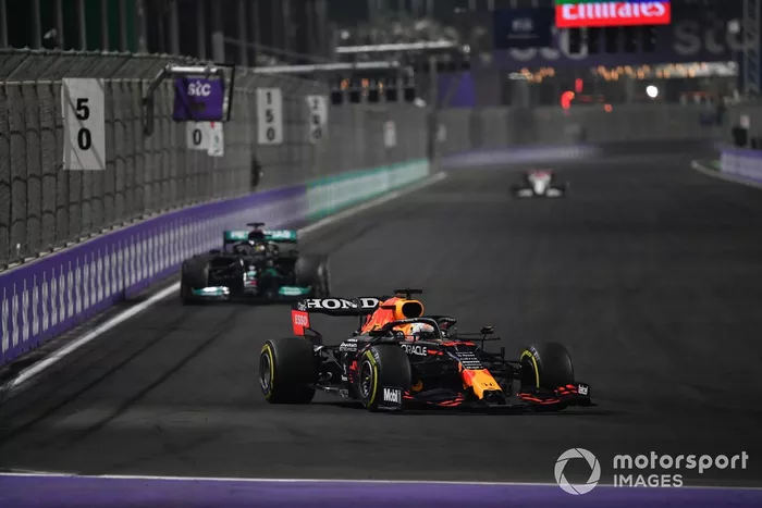 Max Verstappen, Red Bull Racing RB16B, Lewis Hamilton, Mercedes W12