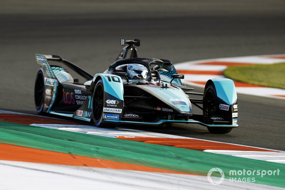 #10 - Sam Bird (Großbritannien), wird beim Saisonfinale in Seoul durch Norman Nato ersetzt - Team: Jaguar, Antrieb: Jaguar
