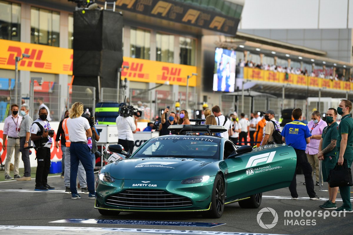 El Safety Car en la parrilla