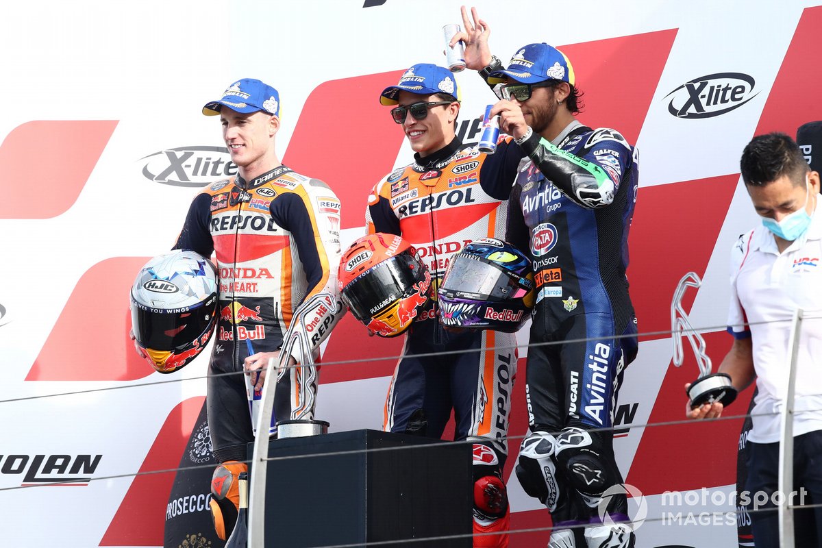 Podio: ganador Marc Márquez, Repsol Honda Team, segundo lugar Pol Espargaró, Repsol Honda Team, tercer lugar Enea Bastianini, Esponsorama Racing
