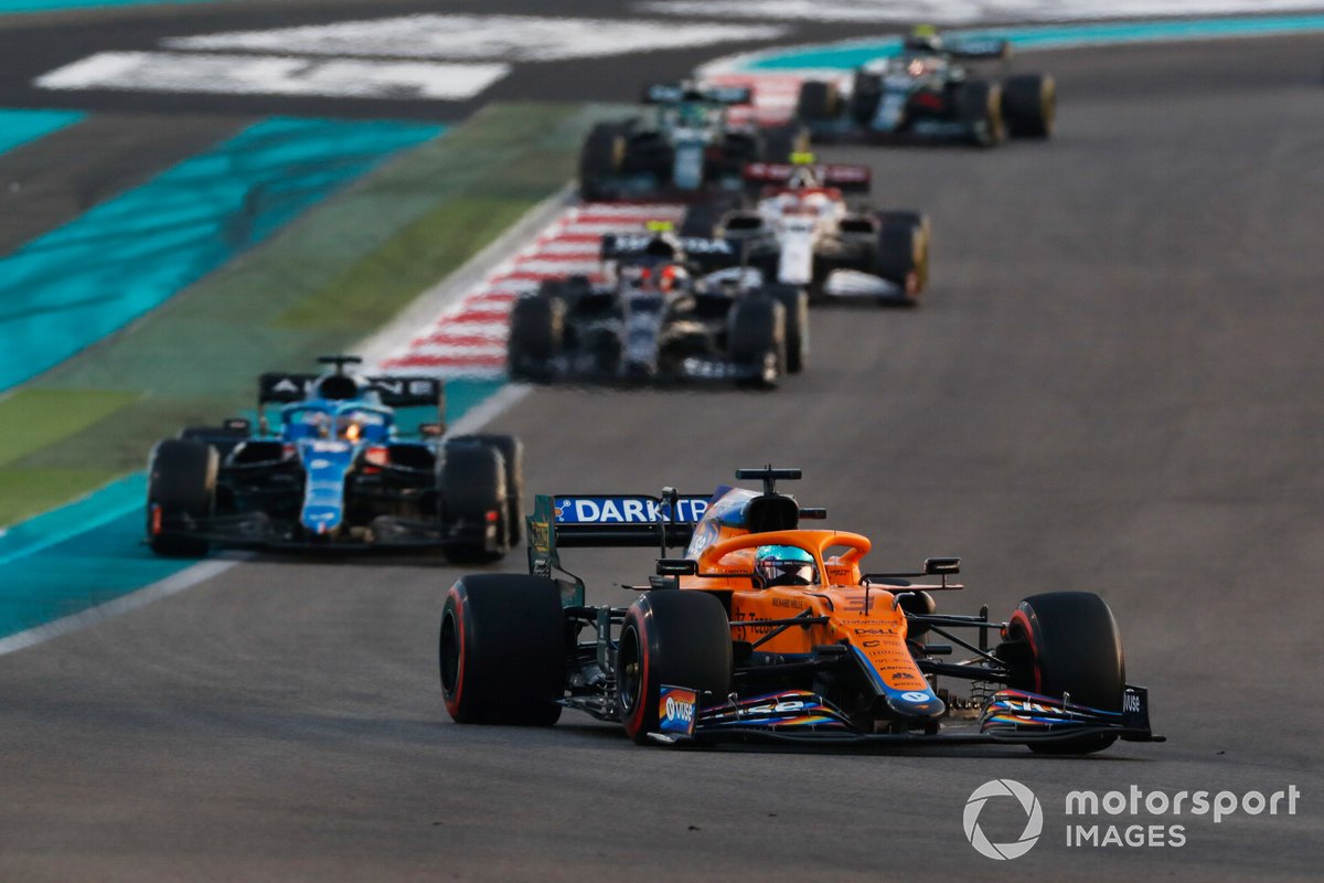 Daniel Ricciardo, McLaren MCL35M, Fernando Alonso, Alpine A521, Pierre Gasly, AlphaTauri AT02