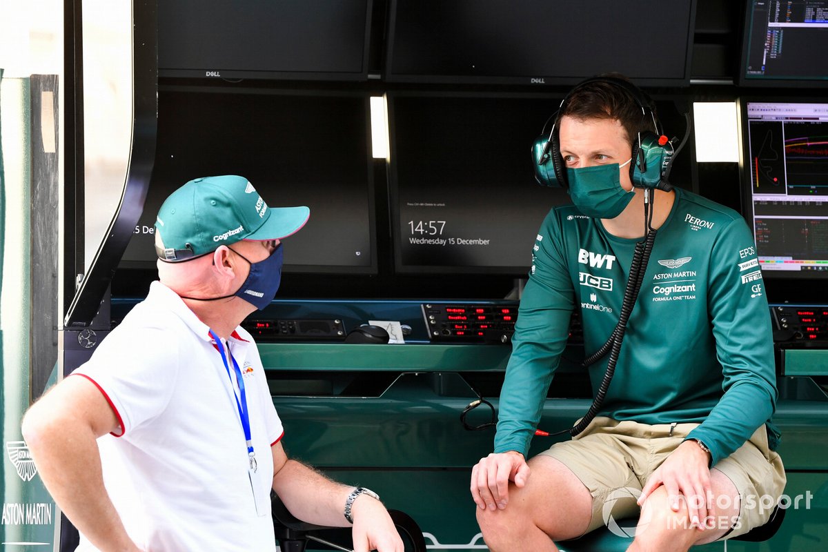 Nick Yelloly, Aston Martin sul pit wall