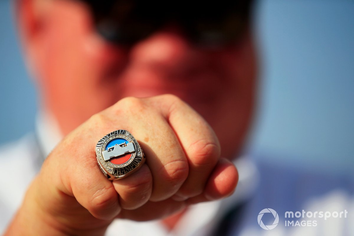 El anillo de campeón de la Indycar de Chip Ganassi, propietario y director general de Chip Ganassi Racing Teams