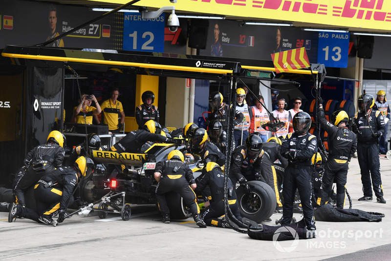 Nico Hulkenberg, Renault Sport F1 Team R.S. 18 pit stop