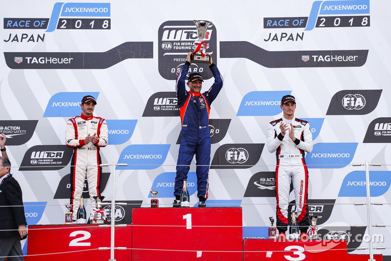 Podio: il vincitore della gara Gabriele Tarquini, BRC Racing Team Hyundai i30 N TCR, il secondo classificato Aurélien Comte, DG Sport Competition Peugeot 308TCR, il terzo classificato Kevin Ceccon, Team Mulsanne Alfa Romeo Giulietta TCR