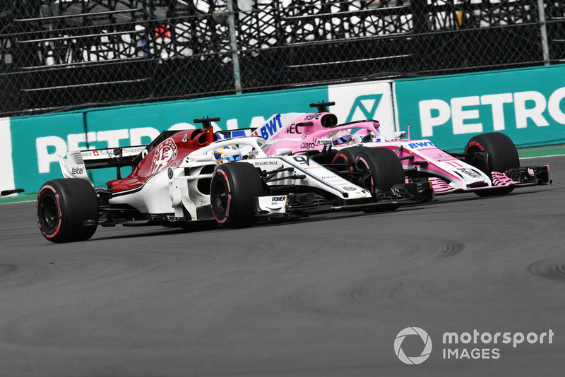 Marcus Ericsson, Sauber C37 y Sergio Perez, Racing Point Force India VJM11