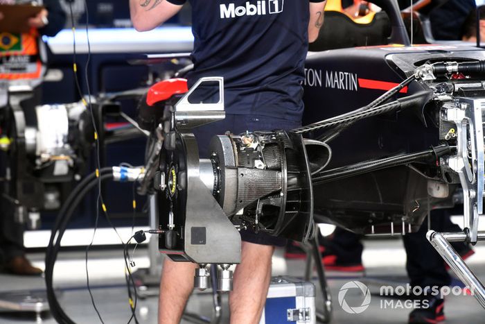 Red Bull Racing RB14 front brake and wheel hub 