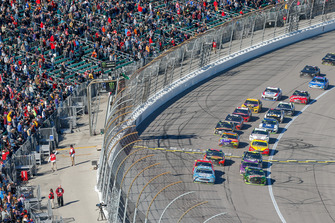Kevin Harvick, Stewart-Haas Racing, Ford Fusion Busch Light, Chase Elliott, Hendrick Motorsports, Chevrolet Camaro Mountain Dew