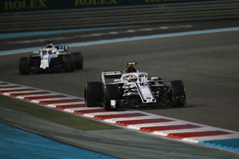 Charles Leclerc, Sauber C37 et Lance Stroll, Williams FW41