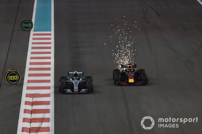 Valtteri Bottas, Mercedes-AMG F1 W09 and Daniel Ricciardo, Red Bull Racing RB14 sparks and battle 