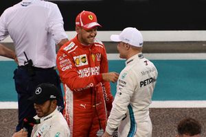 Sebastian Vettel, Ferrari e Valtteri Bottas, Mercedes AMG F1, nel parco chiuso