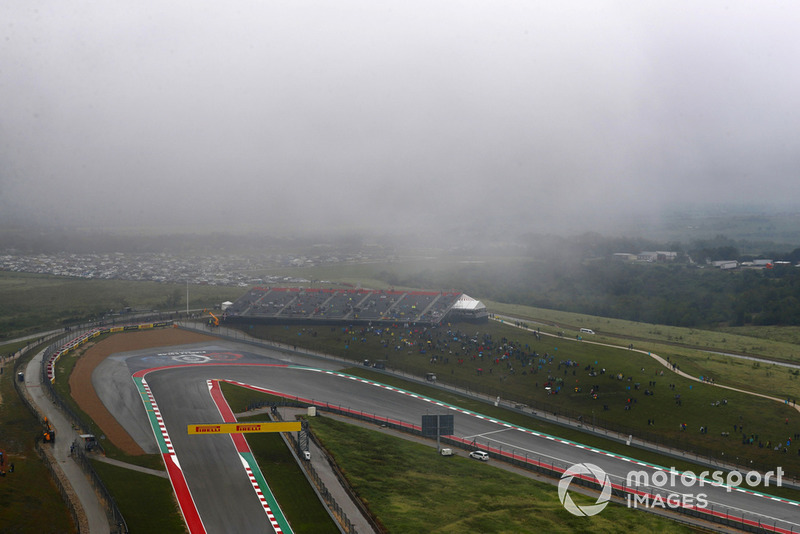 Nubes de lluvia bajas sobre el circuito