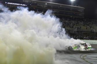 Yarış galibi Tyler Reddick, JR Motorsports, Chevrolet Camaro BurgerFi ve Nascar Xfinity Series Şampiyonu